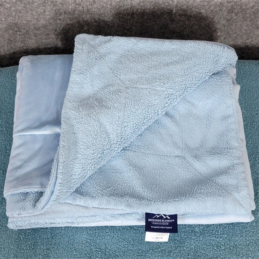 Berkshire Blanket Throw Light Blue 100% Polyester Velvety Plush & Faux Fur 48x60